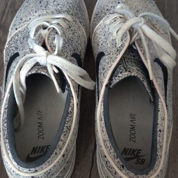 Nike Stefan Janoski Shoes - Picture 2 of 5